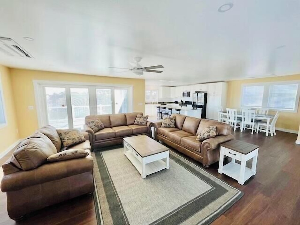 Houston Street 109