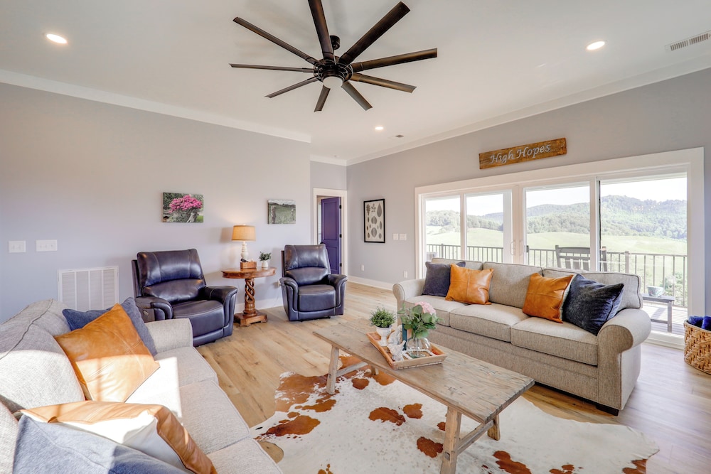Newly Built Home w/ Panoramic Views in Jefferson!