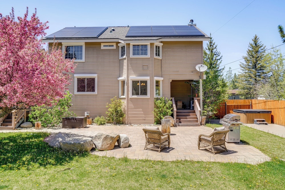5 Mi to Northstar Resort! Family Home w/ Hot Tub