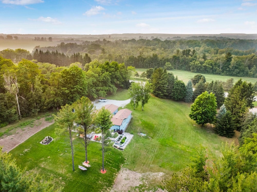 Georgina. New 4 Bedroom House Near Lake Simcoe