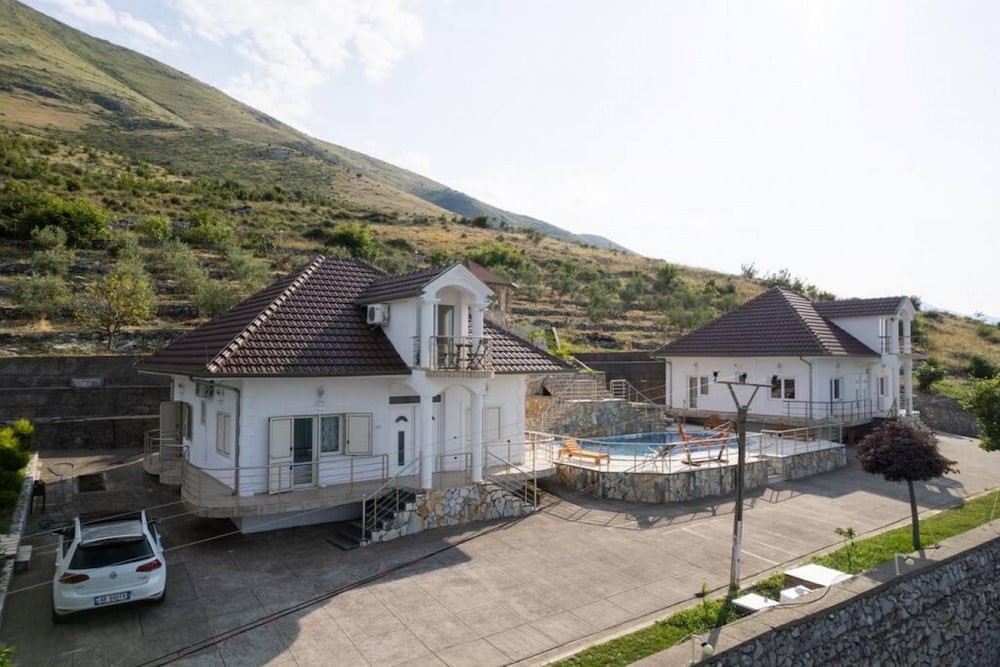 The Lake House 1 in Shkod r