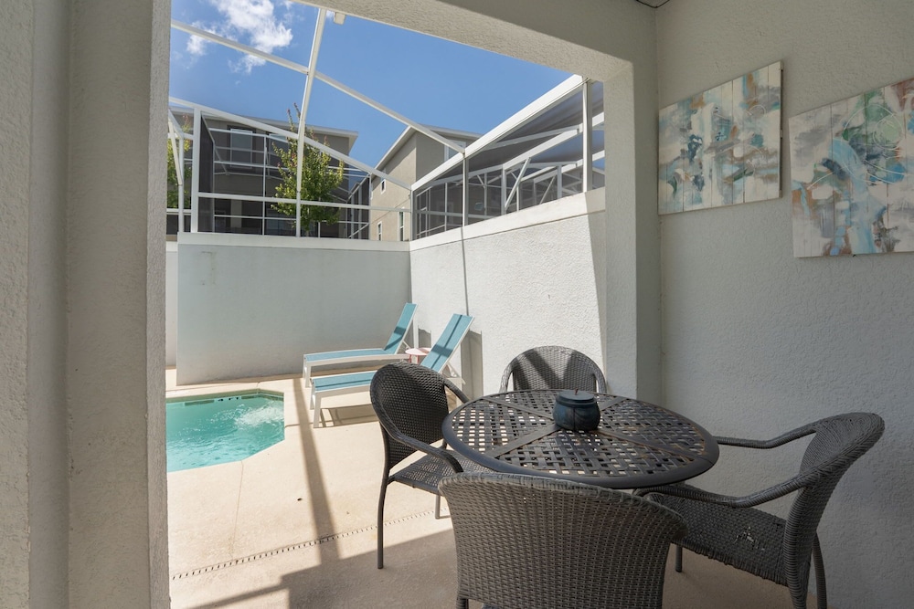 Modern 5BR Retreat Pool Water Park More