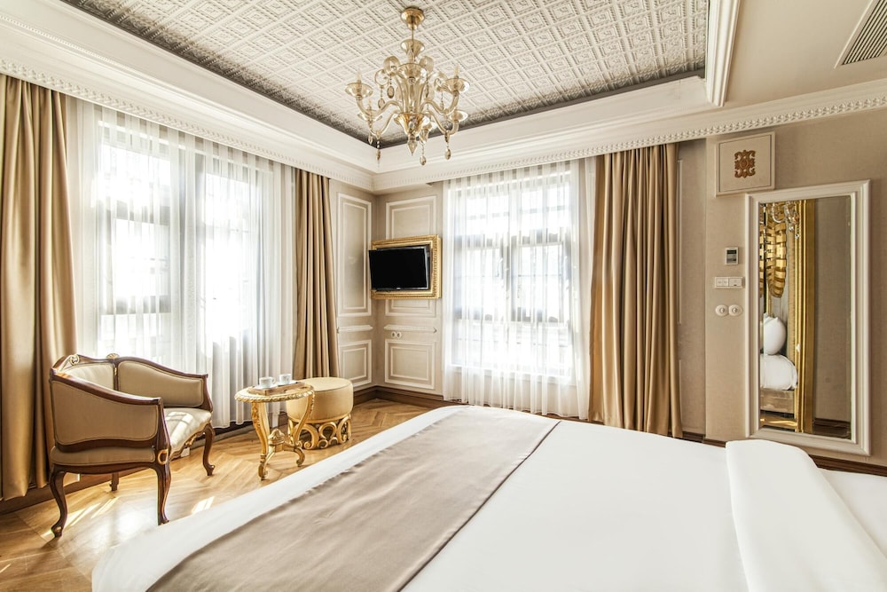 Magnificent Historic Mansion in Beylerbeyi