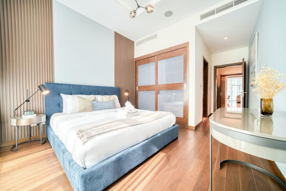 Modish Palm 3BR w Private Balcony Beach Access