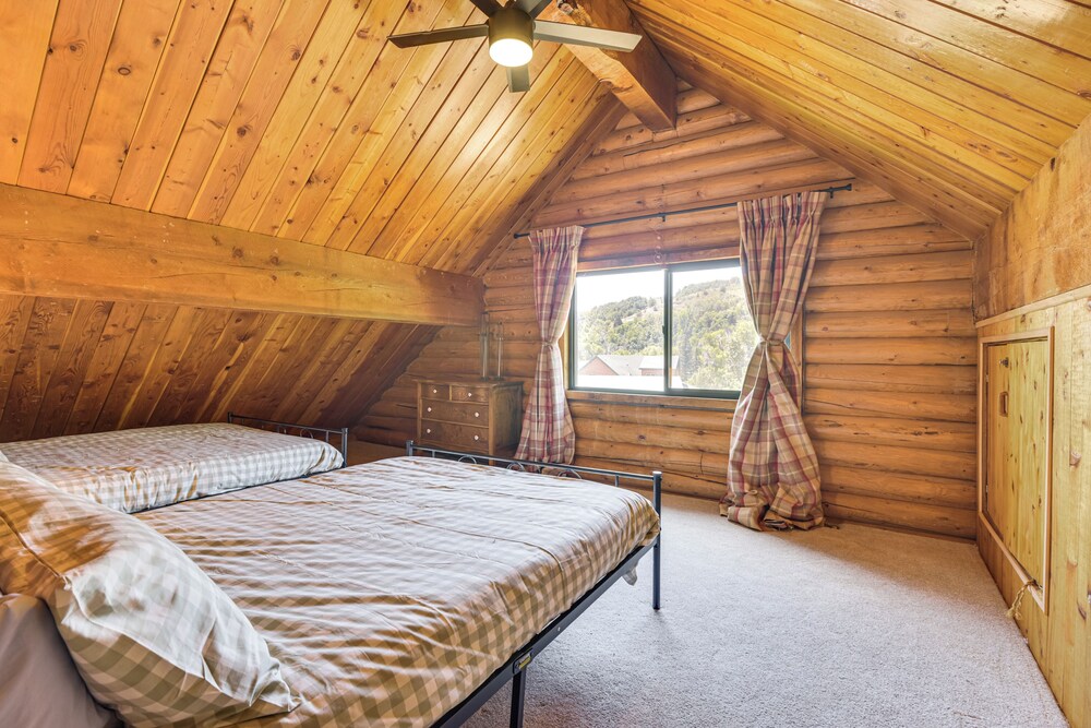 Ski, Hike & More: Homey Huntsville Retreat!