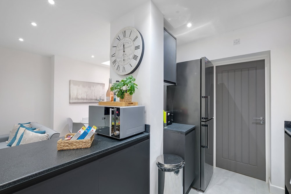 Newly Converted 2BDR 1BA APT in Hounslow