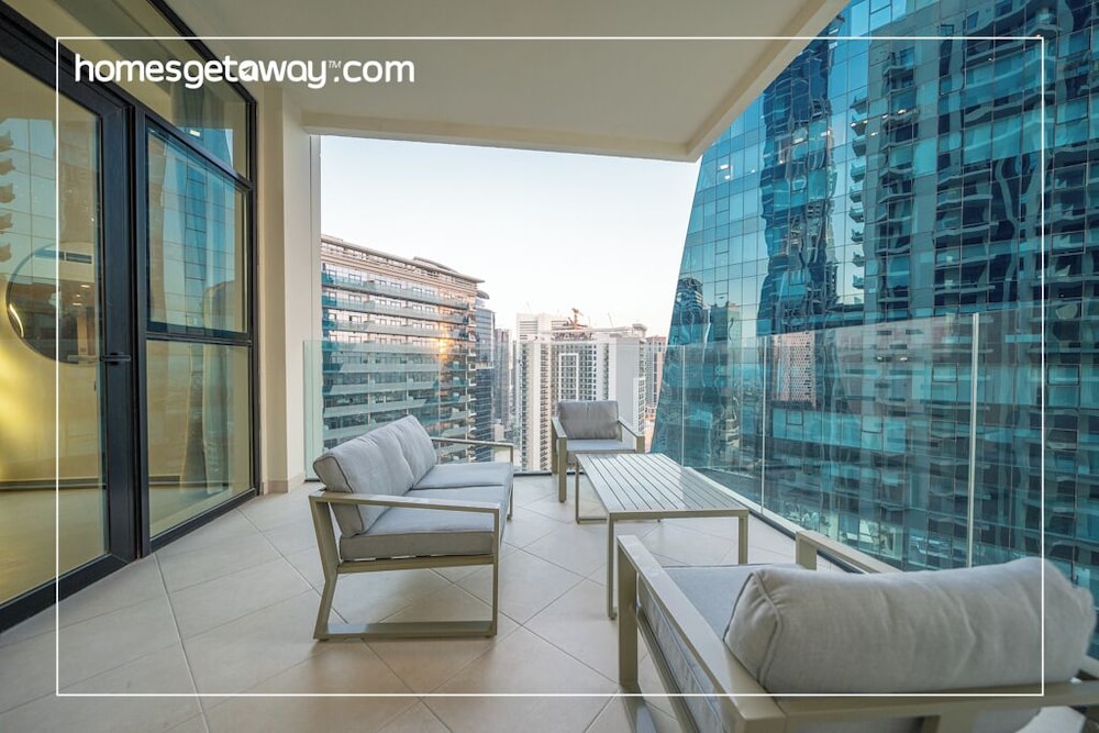 Chic 1BR at the Canal Business Bay