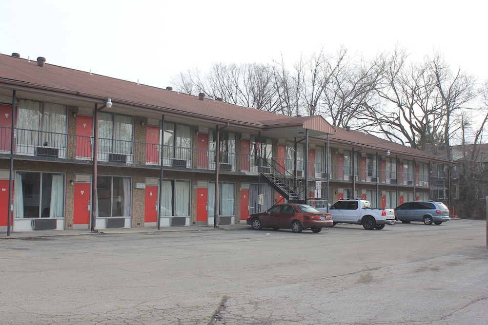 Red Carpet Inn - Louisville