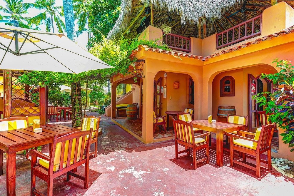 Los Corales Tropical Beach Resort & SPA