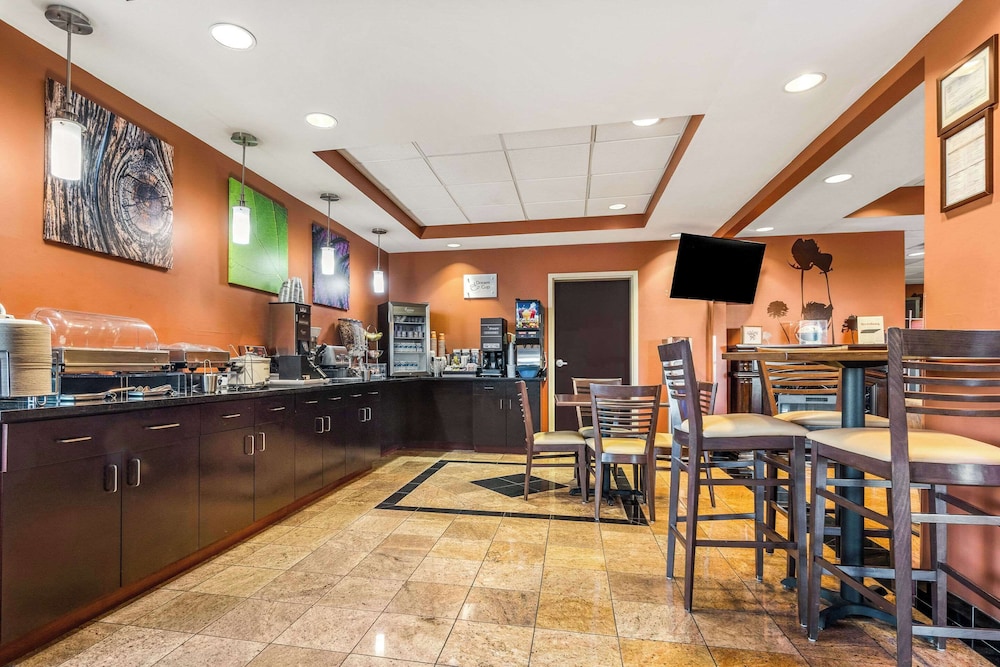 Dyersburg Vacations - Sleep Inn  Suites Dyersburg I-155 - Property Image 21