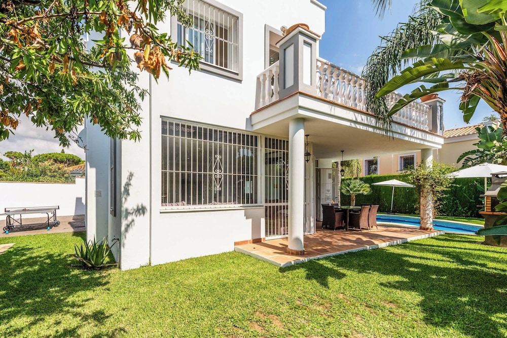 Villa Moongate