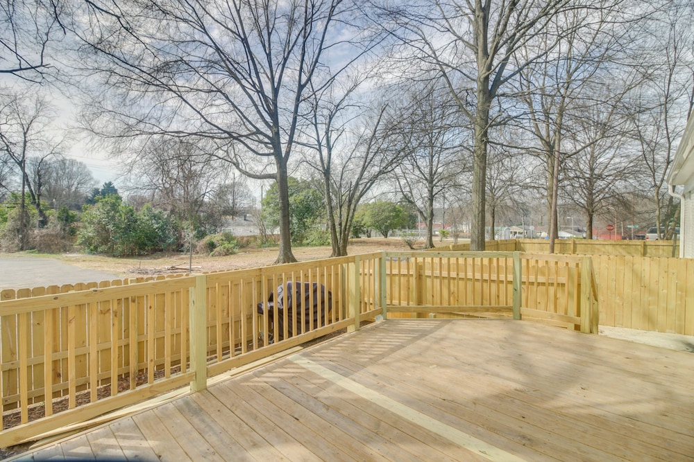 Charlotte Gem w/ Deck & Community Amenities