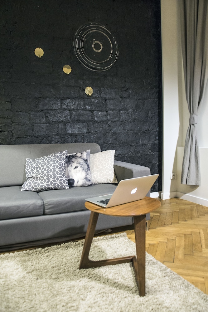 Fox Center Apartments