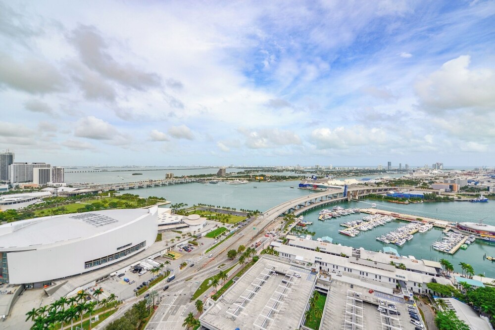 Apartment Offering Direct Bay Views
