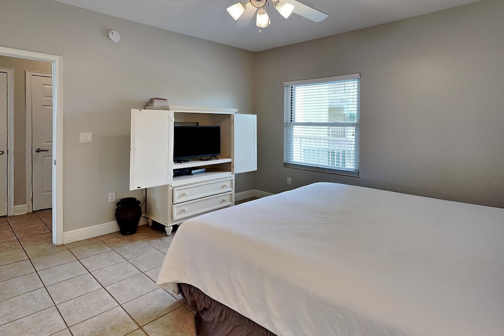 Water's Edge by Southern Vacation Rentals view 4