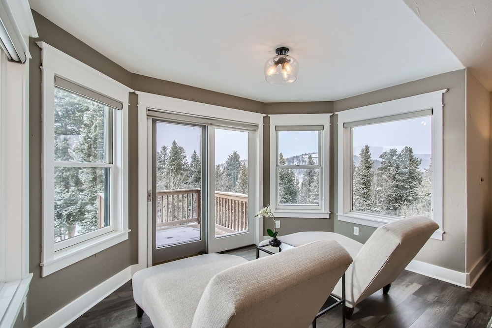 Mountain Majesty 6 Bedroom Home