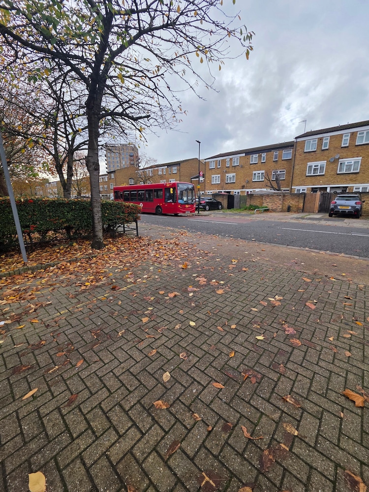 Charming 2 Bedroom Luxurious Home in Thamesmead South East London