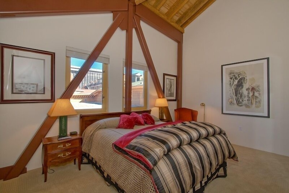 Downtown Penthouse 4 Bedroom Condo