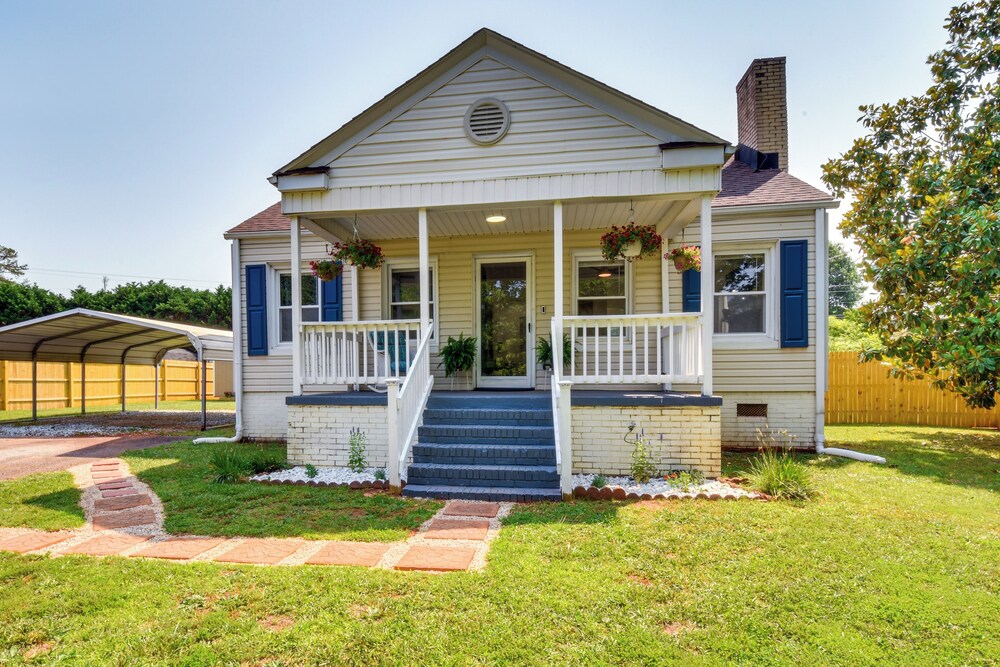 4 Mi to Clemson : Pet-friendly Seneca Cottage