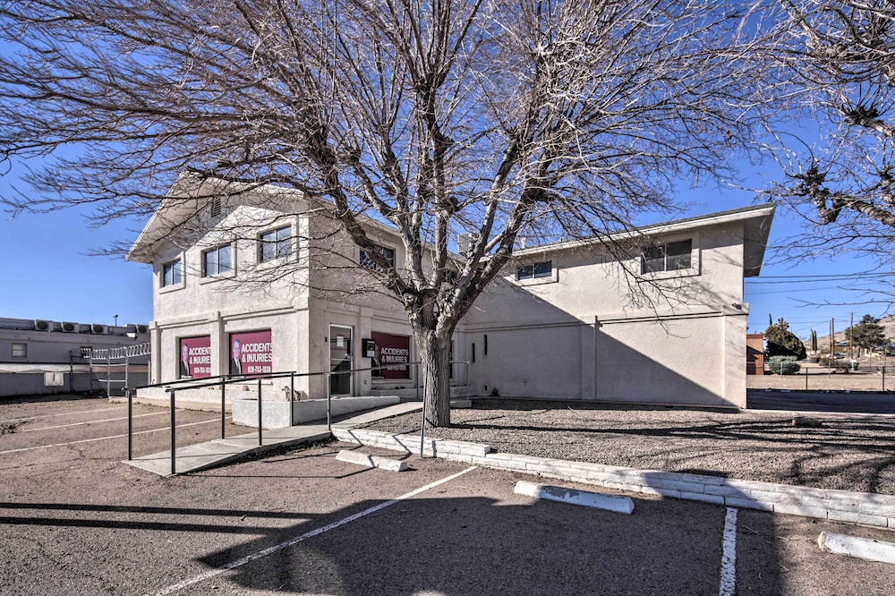 Apartment ~ 12 Mi From Hualapai Mountain Park