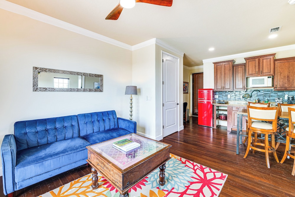 8 Mi to Disney: Pet-friendly Apt w/ Resort Perks