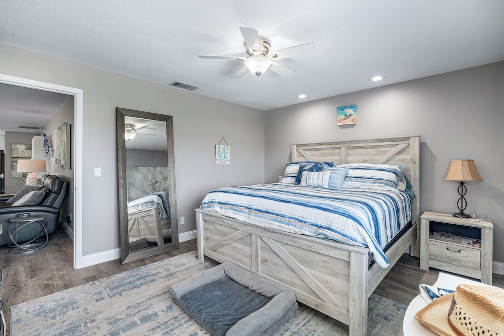 4BR Beach House Spacious Steps From Sand