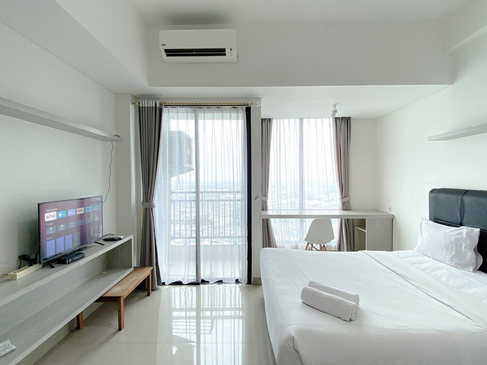 White Toned Studio At Lrt City Bekasi Apartment