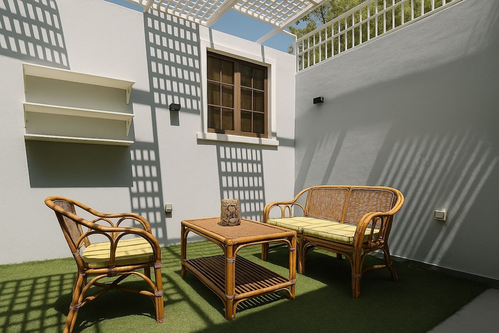 326 2BR Townhouse 2 Bath TV Backyard
