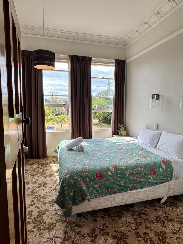 Gladstone Grand Hotel