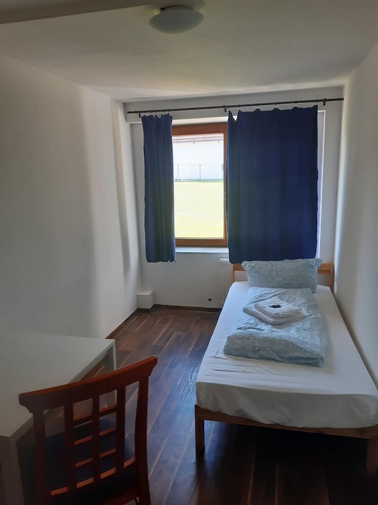 2-Rent Group Hostel Rooms&Apartments EVE168