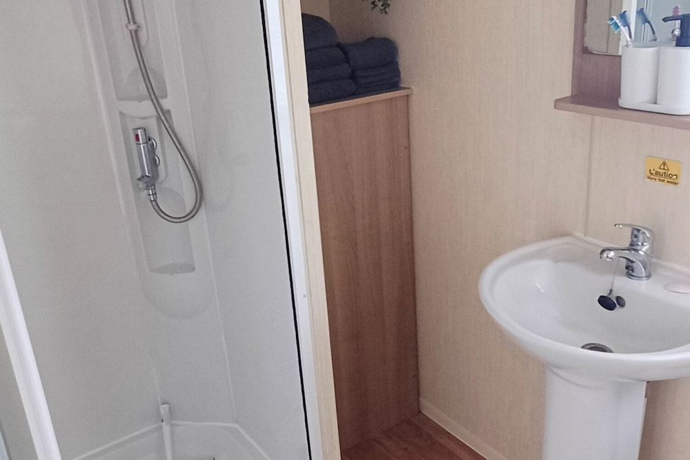 Luxury Family Lodge, Decking, Parking, Tattershall