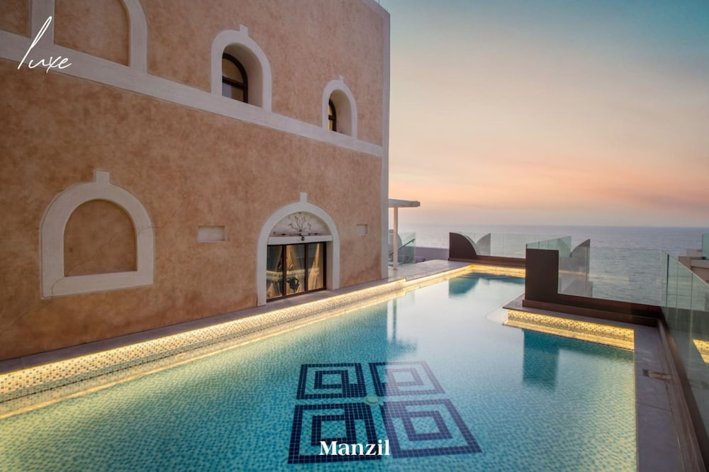 Luxury Sky Villa w Private Pool Sea View in Palm