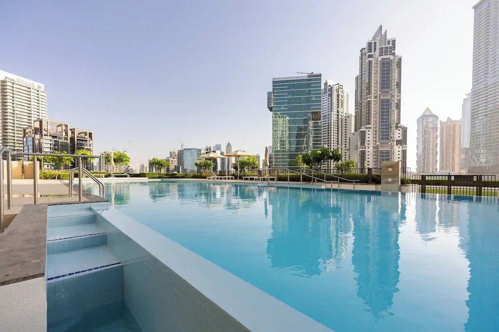 Delujo Stays – Burj Crown Collection
