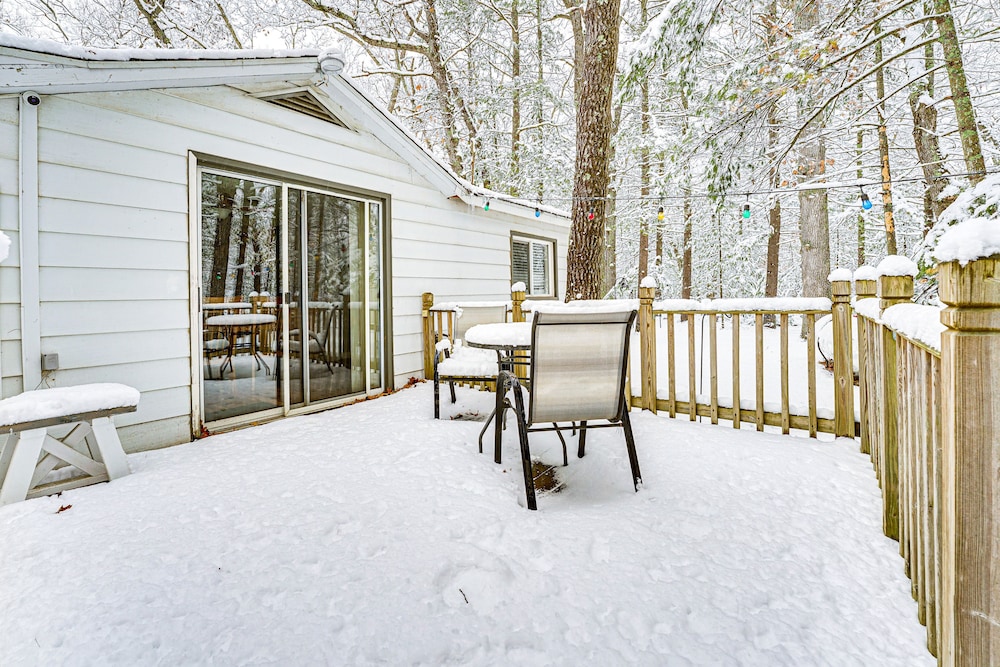 Baldwin Cabin w/ Fire Pit ~ 4 Mi to Big Star Lake! view 4