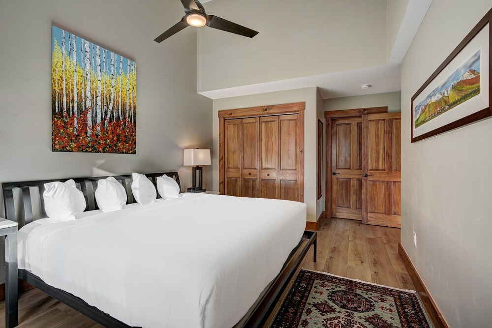 Beautifully Updated Mountain Chic Condo 1 Bedroom Condo