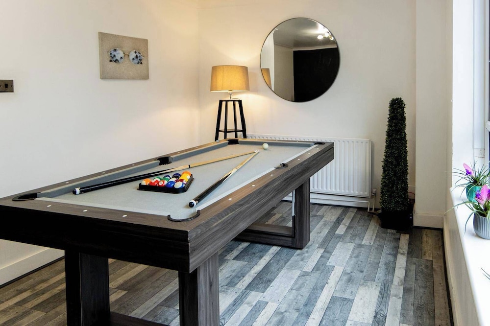 Housesleep14-freep-garden-bbq-patio-pooltable