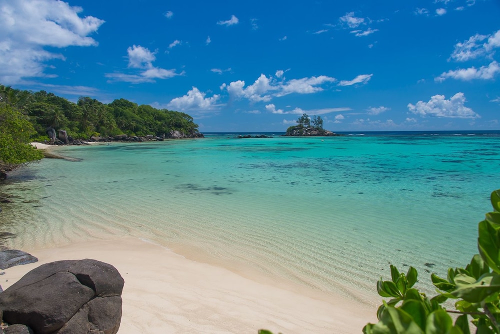 Le Nautique Luxury Beachfront Apartments