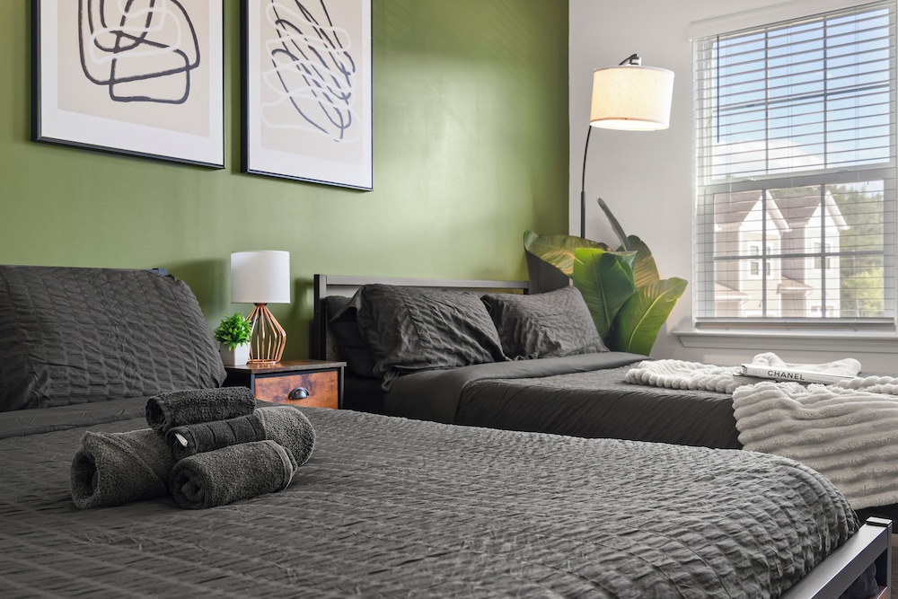 Luxe 3BR Townhouse to Uptown Charlotte
