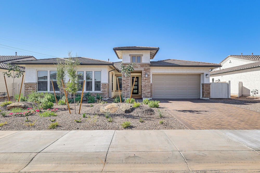Getaway w/ Fenced Yard: 4 Mi to Phoenix Raceway