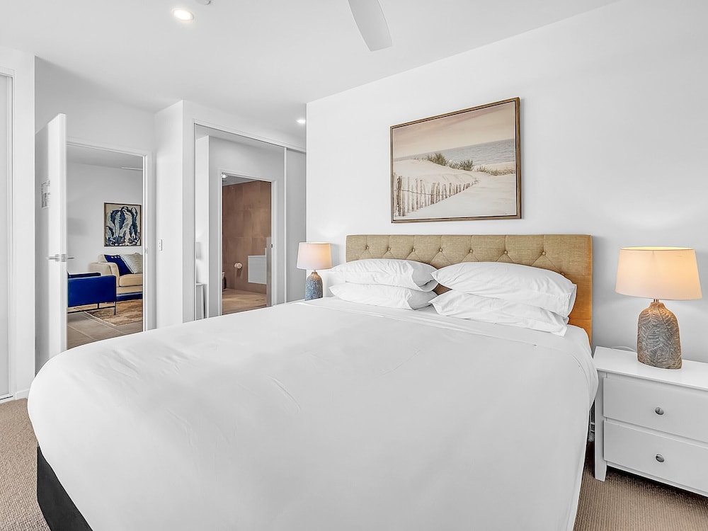 3-bed: Riverfront Alfresco Dining & Rooftop Pool