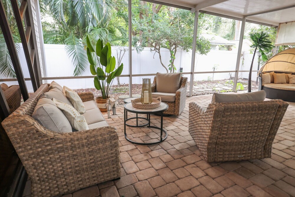 Golden Retreat: Expansive 6BR Home w Heated Pool ~