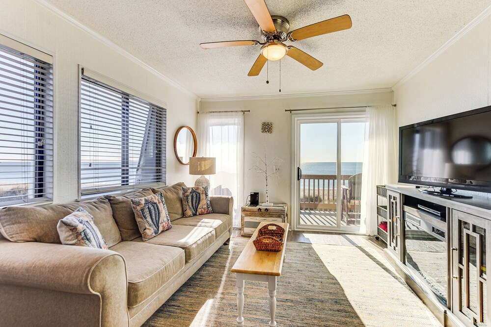 Walk to Pool + Shore: Ocean Isle Beach Getaway!