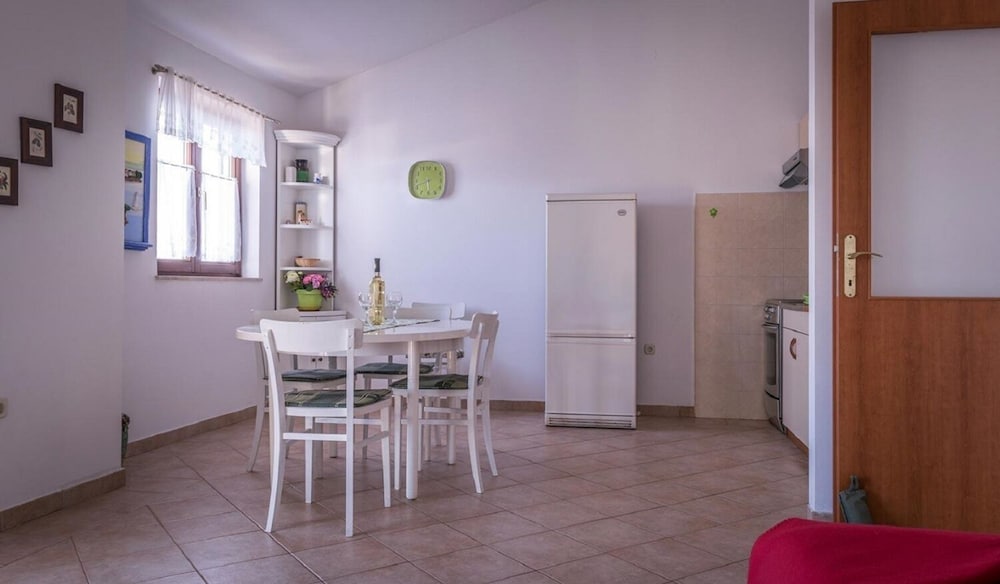 Brane - 100m From the Beach - A1 Ana view 3