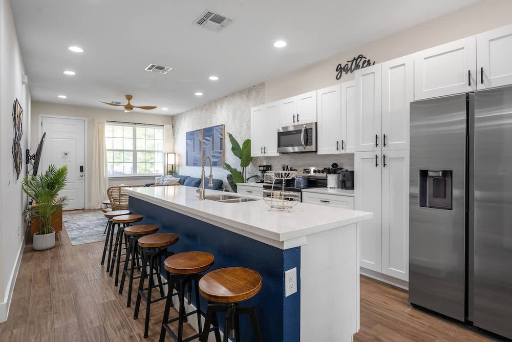 New Listing - Modern Decor 4 BR Townhouse