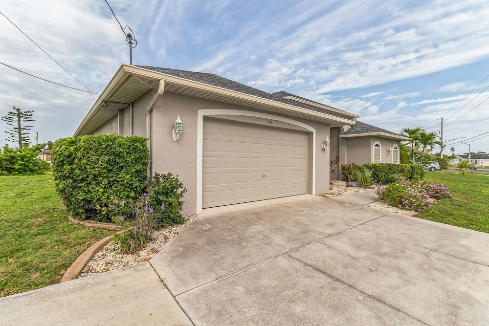 Blue Oasis 3 Bedroom Home by RedAwning view 4