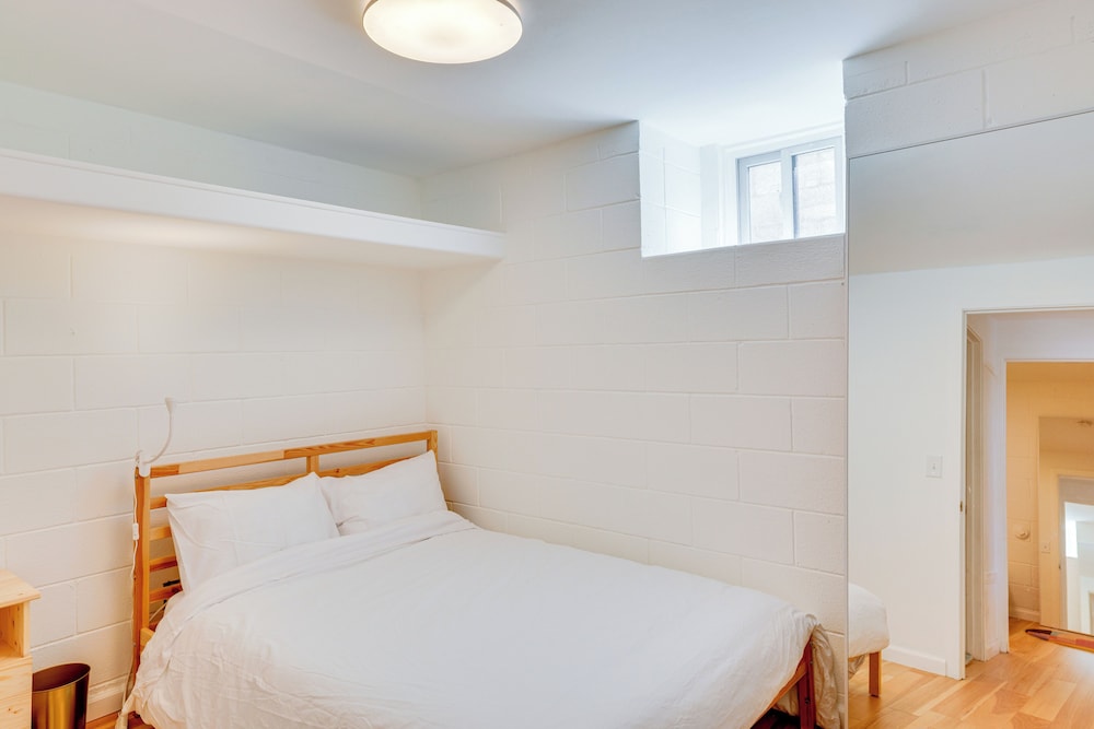 5 Mi to Dtwn Los Angeles: Apt w/ Outdoor Space!