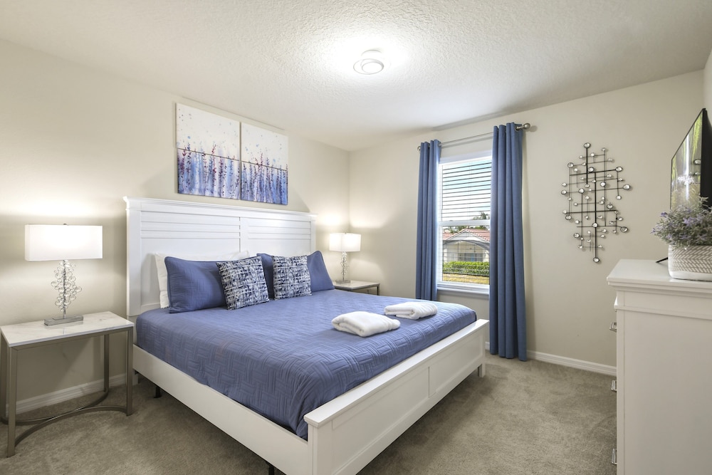 Relax in Style Pool, Resort Amenities, Near Disney