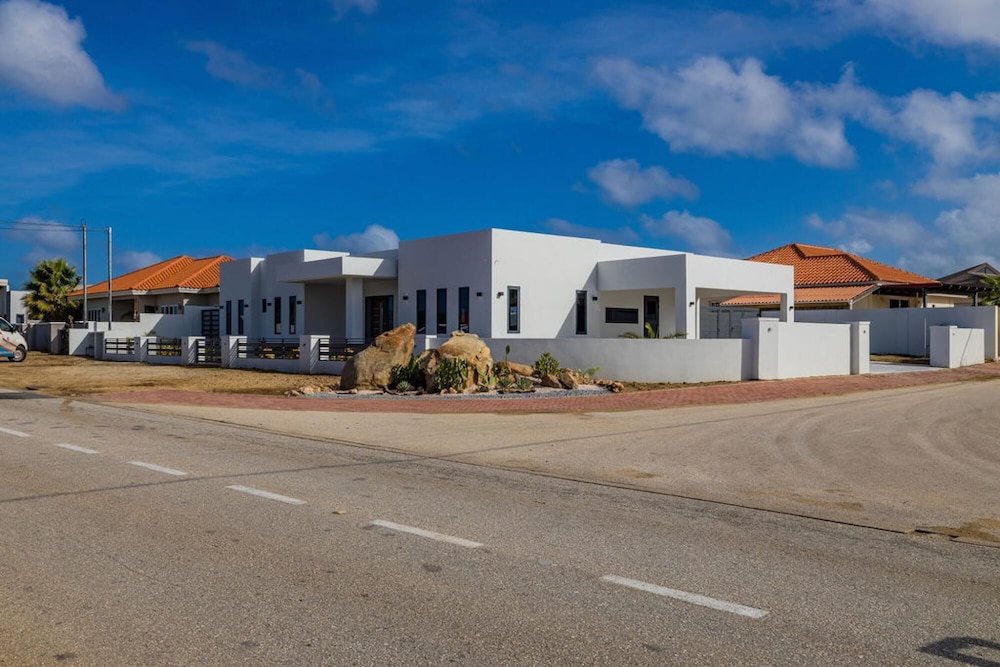 Brand New Modern Villa w 3BR 2 5BA Privatepool