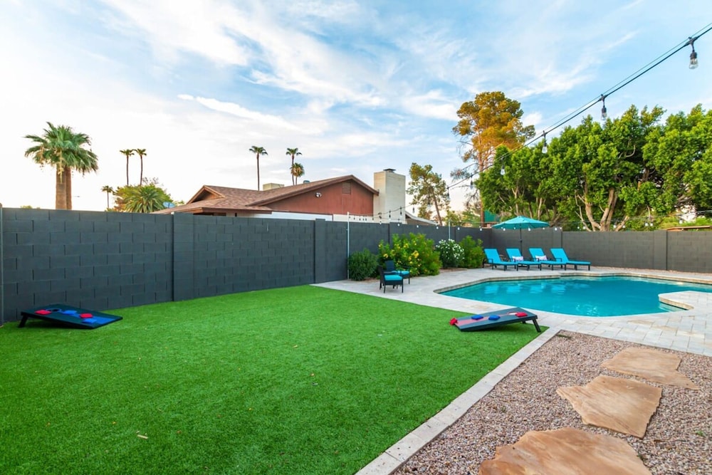 Obispo Modern Oasis With Heated Pool and BBQ