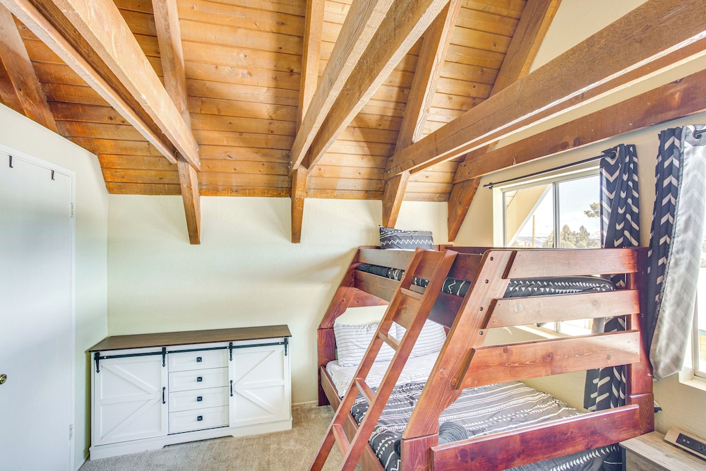 7 Mi to Big Bear Lake: A-frame Home w/ Deck!